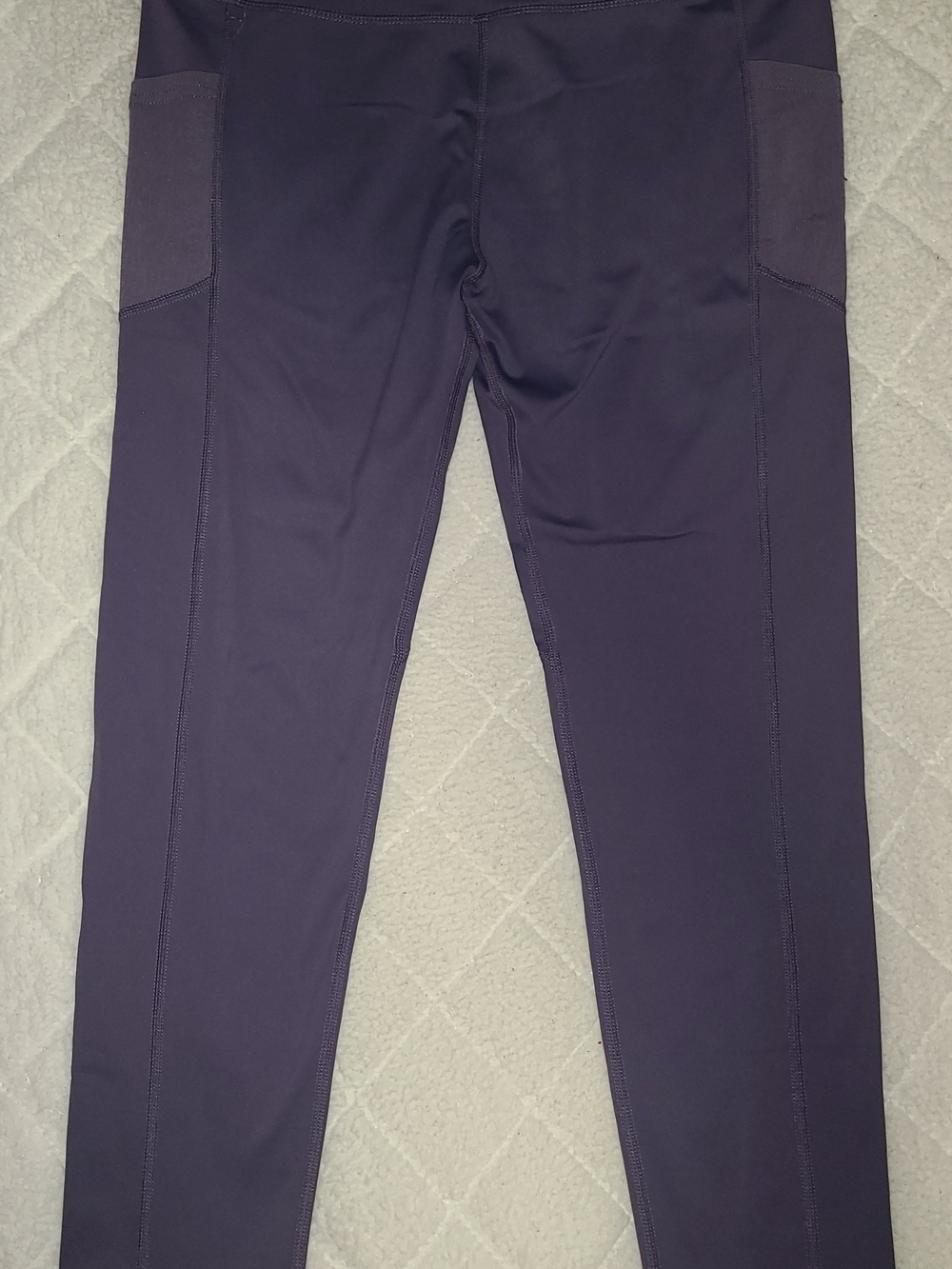 Women's Plum Performance Leggings with Side Pockets. Tag Says 3XL. MEDIUM FIT!!